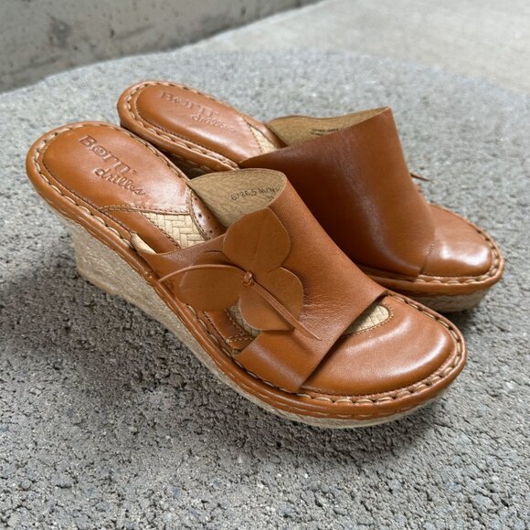 BORN WOMEN'S LEATHER WEDGE SLIP ON SANDALS BROWN SIZE 6 / 36.5 - Picture 3 of 16